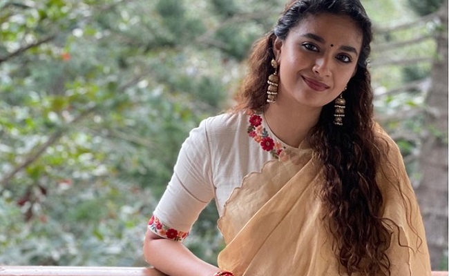 Keerthy's coolest version of 'Don't Rush' challenge