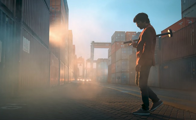 Khiladi Glimpse: Ravi Teja's Stylish Intro!