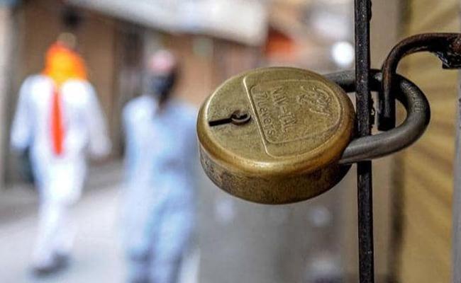 India headed for stricter lockdowns to combat Covid wave