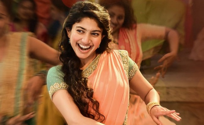 Watch: Sai Pallavi Rocks With Saranga Dariya