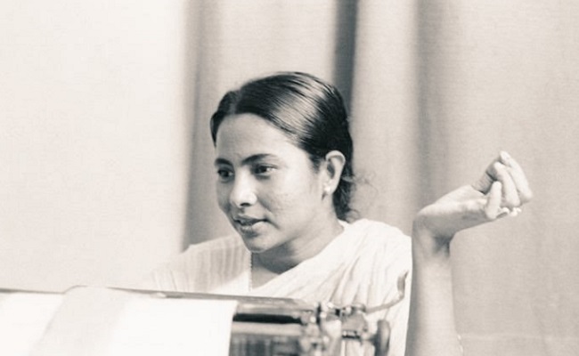 Mamata's Old Photo From the 1980s Goes Viral