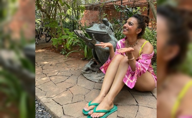 Pic: Radhika's Shocking Bottomless Look