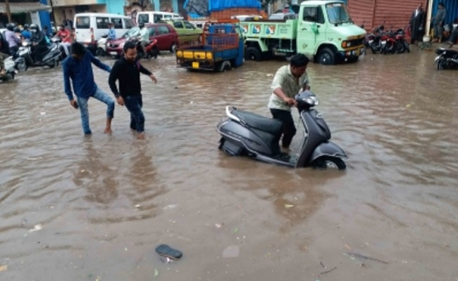 16 Telangana districts see flooding due to heavy rains