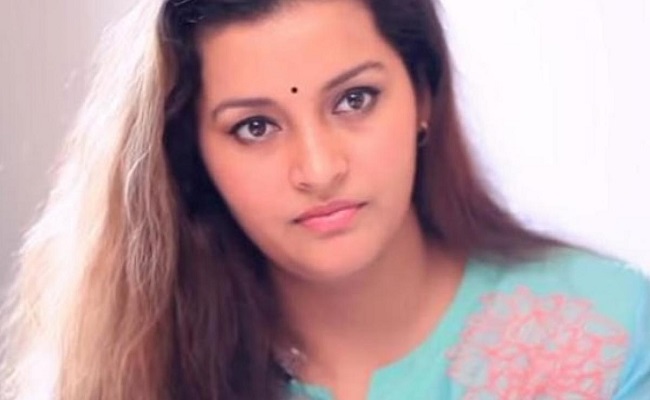 Official: Renu Desai Falls In Love