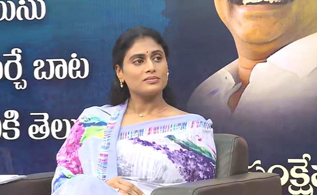 Sharmila Takes Up 'Jai Telangana' Slogan!