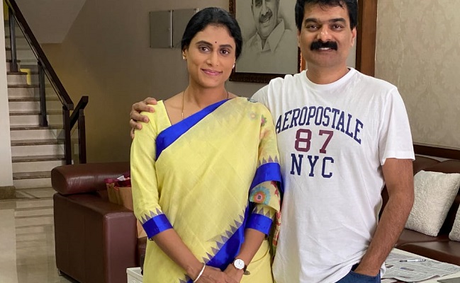 Sharmila style: YSR watch, Sircilla saree!