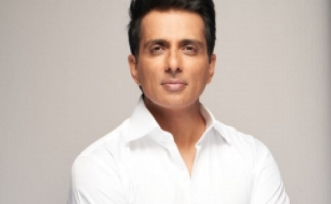 Sonu Sood to set up 18 oxygen plants across India!