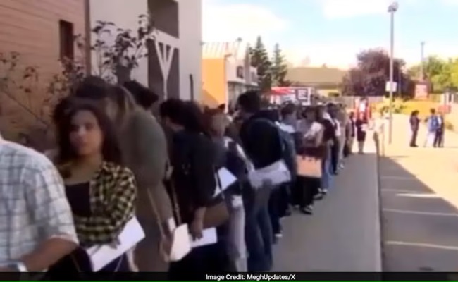 Thousands Of Indian Students In Canada Queue For Waiter Jobs - Great Andhra